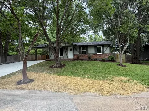 1 Madison Ct, Villa Ridge, MO 63089