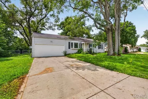 2610 Susan Ave, Saint Charles, MO 63301