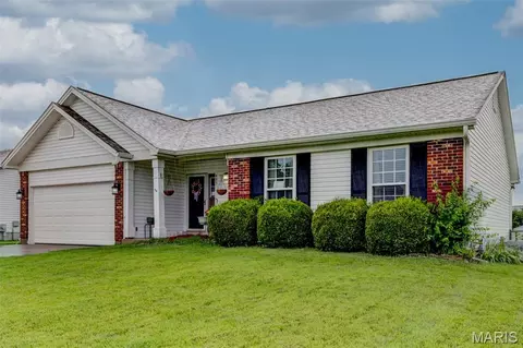 435 Slusser Ln, Florissant, MO 63031