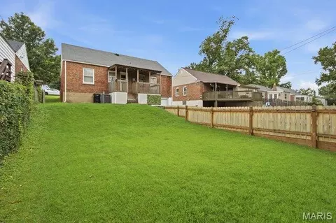 Exterior - 7262 Mackenzie Rd, Affton, MO 63123 photo 10 of 11