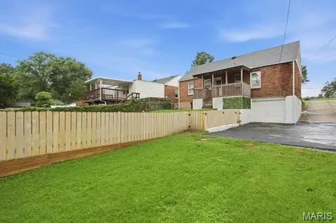 Exterior - 7262 Mackenzie Rd, Affton, MO 63123 photo 11 of 11