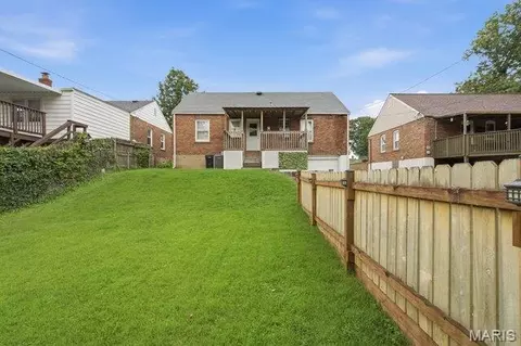 Exterior - 7262 Mackenzie Rd, Affton, MO 63123 photo 5 of 11
