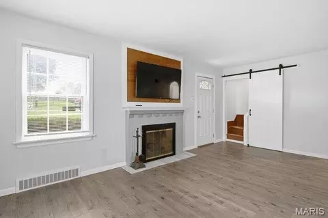 Living - 7262 Mackenzie Rd, Affton, MO 63123 photo 2 of 4
