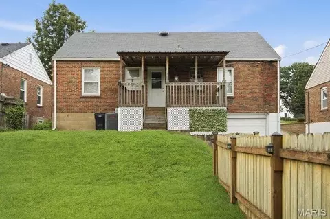 Exterior - 7262 Mackenzie Rd, Affton, MO 63123 photo 9 of 11