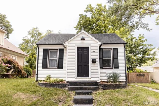 220 W Center St, Lebanon, IL 62254