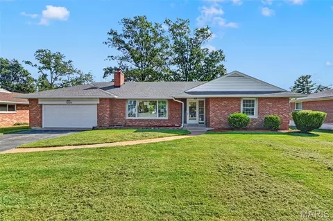 1506 Starling Dr, Saint Louis, MO 63126