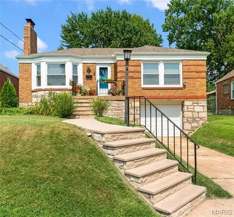 9118 Lucia Dr, Affton, MO 63123