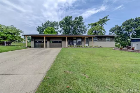 96 Susan Dr, Saint Charles, MO 63301