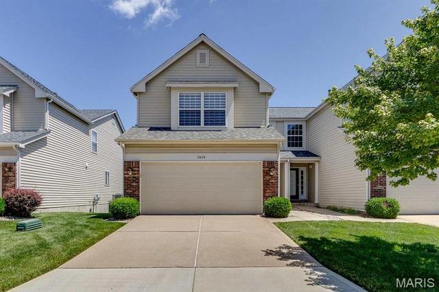3809 Southern Manor Dr, Mehlville, MO 63125