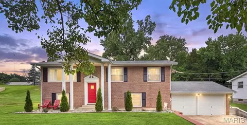 26 Arnold Dr, Dupo, IL 62239