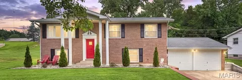 26 Arnold Dr, Dupo, IL 62239