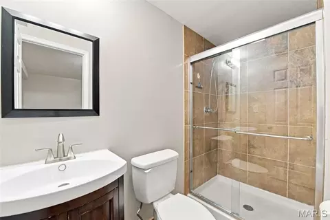 Bath - 879 Portsdown Rd, Ballwin, MO 63011 photo 4 of 4