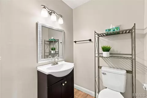 Bath - 879 Portsdown Rd, Ballwin, MO 63011 photo 1 of 4