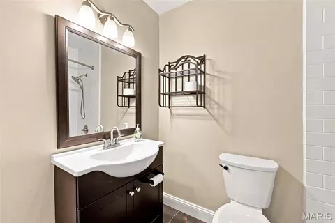 Bath - 879 Portsdown Rd, Ballwin, MO 63011 photo 2 of 4