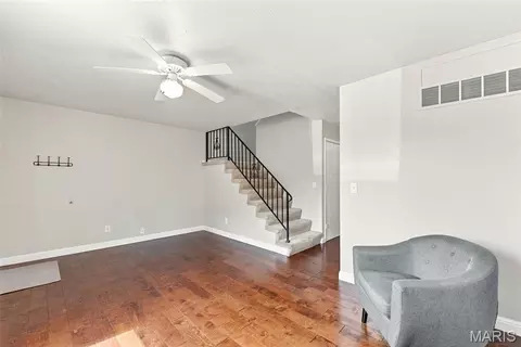 Living - 879 Portsdown Rd, Ballwin, MO 63011 photo 3 of 4