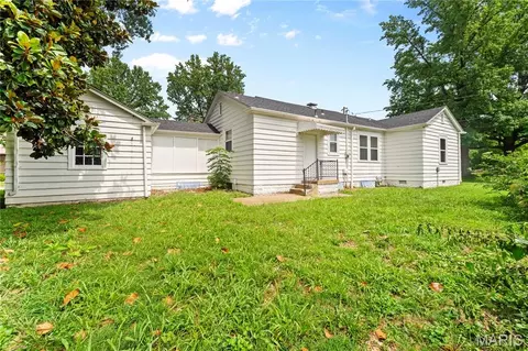 Exterior - 1716 E B St, Belleville, IL 62221 photo 2 of 2