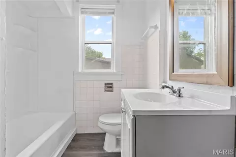 Bath - 1716 E B St, Belleville, IL 62221 photo 2 of 4