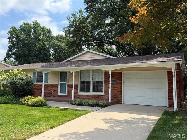 1900 Stanford Pl, Edwardsville, IL 62025