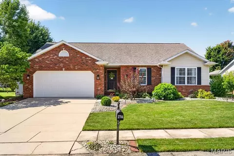 2714 Falcon Crest Dr, Edwardsville, IL 62025