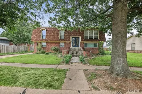 4712 Tonga Dr, Saint Louis, MO 63128