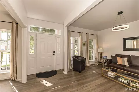 Entry Way - 356 Carr Manor Ct, Ballwin, MO 63021 photo 1 of 3