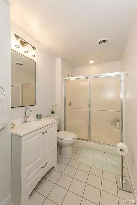 Bath - 356 Carr Manor Ct, Ballwin, MO 63021 photo 7 of 7