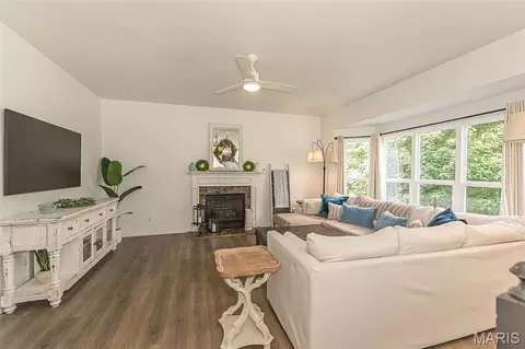 Living - 356 Carr Manor Ct, Ballwin, MO 63021 photo 1 of 2