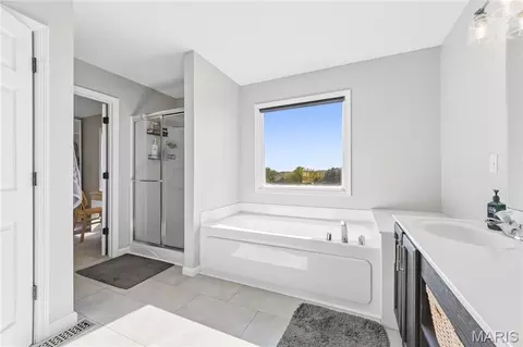 Bath - 2703 Angle Gate Cir, O'fallon, MO 63368 photo 3 of 6