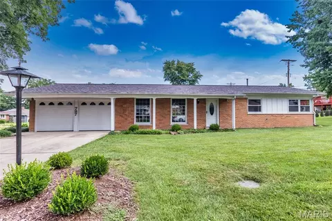 787 Chevron Dr, Saint Louis, MO 63125