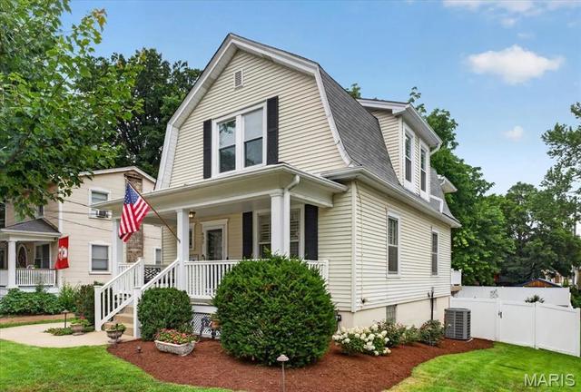 637 Atalanta Ave, Webster Groves, MO 63119