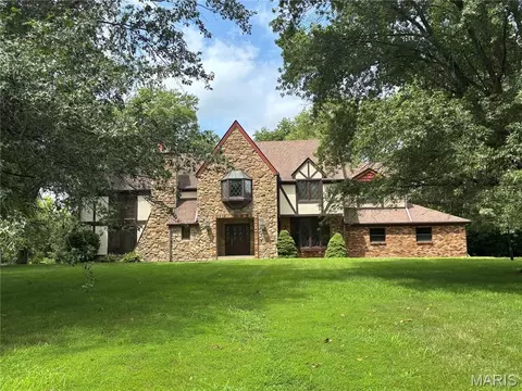 5261 White Oak Dr, Smithton, IL 62285