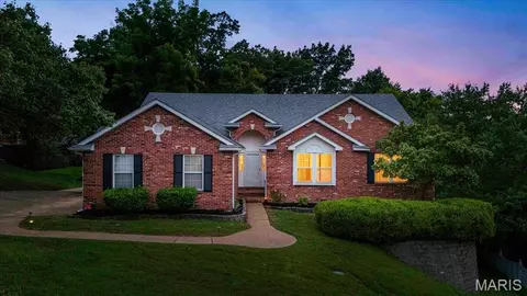 5259 Autumnwinds Dr, Saint Louis, MO 63129
