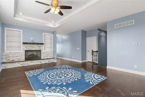 Living - 242 Millstone Ct, Washington, MO 63090 photo 2 of 2