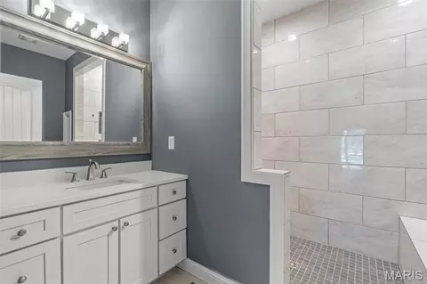 Bath - 242 Millstone Ct, Washington, MO 63090 photo 2 of 4