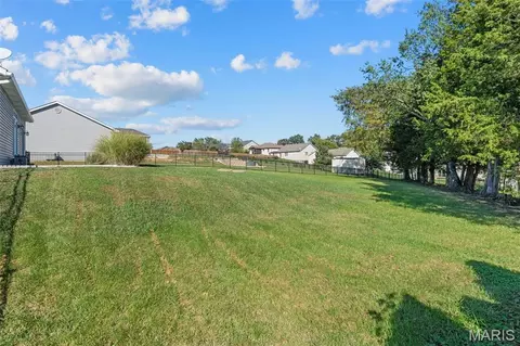 Exterior - 242 Millstone Ct, Washington, MO 63090 photo 4 of 5