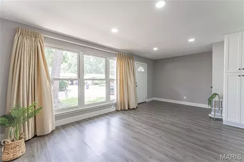 Living - 1405 Birch Dr, Pacific, MO 63069 photo 1 of 2
