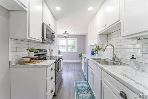 Kitchen - 1405 Birch Dr, Pacific, MO 63069 photo 1 of 4