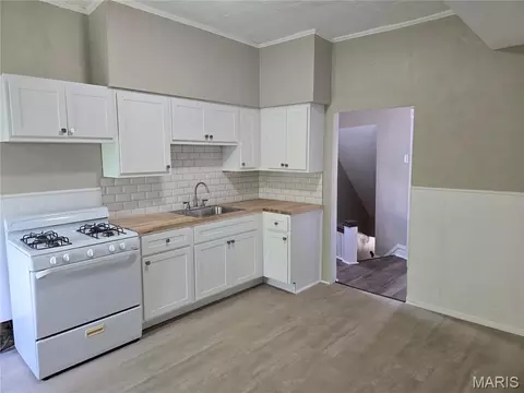 Kitchen - 4555 S Compton Ave, Saint Louis, MO 63111 photo 1 of 2