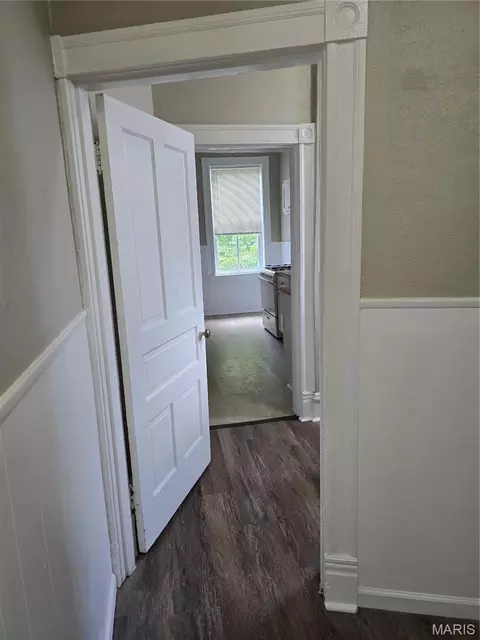 Entry Way - 4555 S Compton Ave, Saint Louis, MO 63111 photo 4 of 5