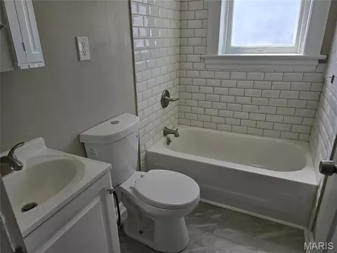 Bath - 4555 S Compton Ave, Saint Louis, MO 63111 photo 1 of 1