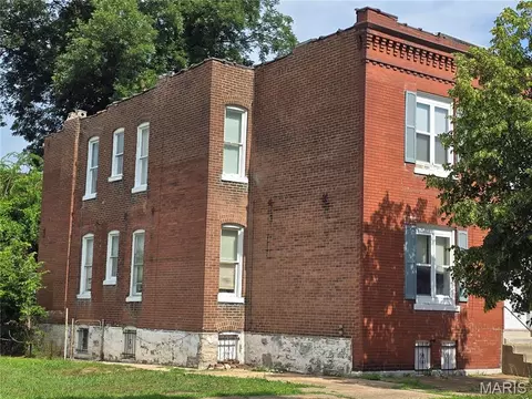 4555 S Compton Ave, Saint Louis, MO 63111