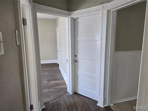 Entry Way - 4555 S Compton Ave, Saint Louis, MO 63111 photo 3 of 5