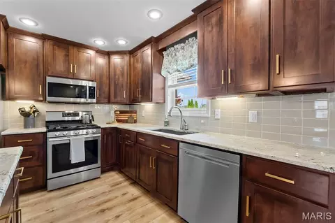Kitchen - 1561 Chimney Spring Ct, Jackson, MO 63755 photo 3 of 4