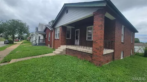 4660 Ray Ave, Saint Louis, MO 63116