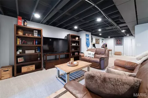 Living - 4 Tomahawk Ct, O'fallon, MO 63366 photo 2 of 3