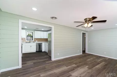 Living - 1307 Gulf Ave, Rolla, MO 65401 photo 4 of 4