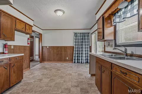 Kitchen - 205 S Lunbeck Ave, Gideon, MO 63848 photo 1 of 2