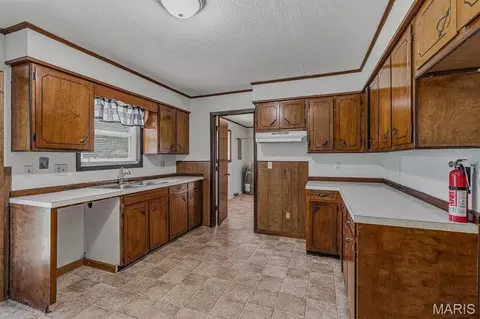 Kitchen - 205 S Lunbeck Ave, Gideon, MO 63848 photo 2 of 2