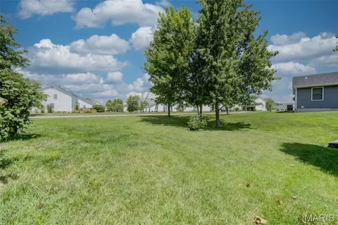 Exterior - 1236 Saint Matthew Ave, O'fallon, MO 63366 photo 6 of 13