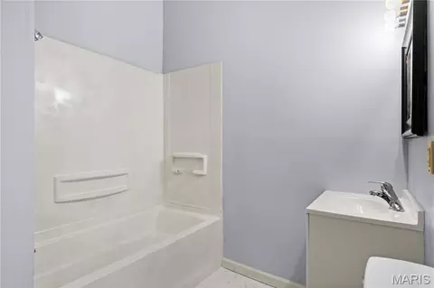 Bath - 616 E 8th St, Alton, IL 62002 photo 1 of 3